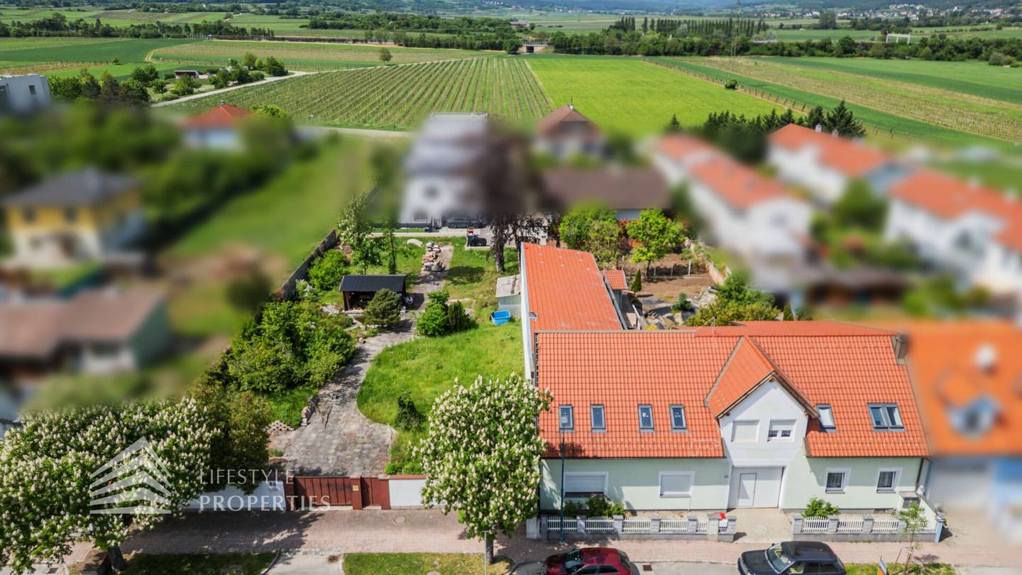 Unique property with building permit for 30 residential units and an underground garage