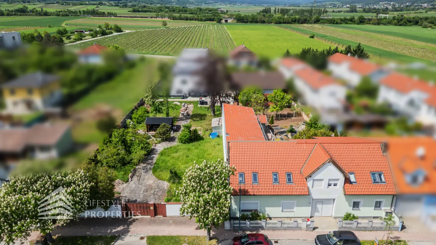 Unique property with building permit for 30 residential units and an underground garage
