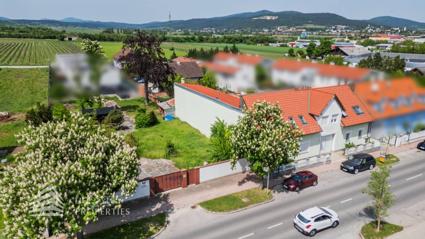 Unique property with building permit for 30 residential units and an underground garage