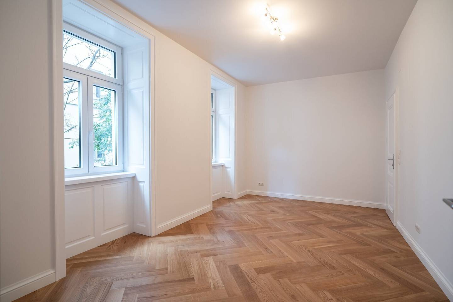 Max-Winter-Platz 18 stylish old building in a popular residential area?terminate? Wait no punctuation? this is the content we can deliver.
