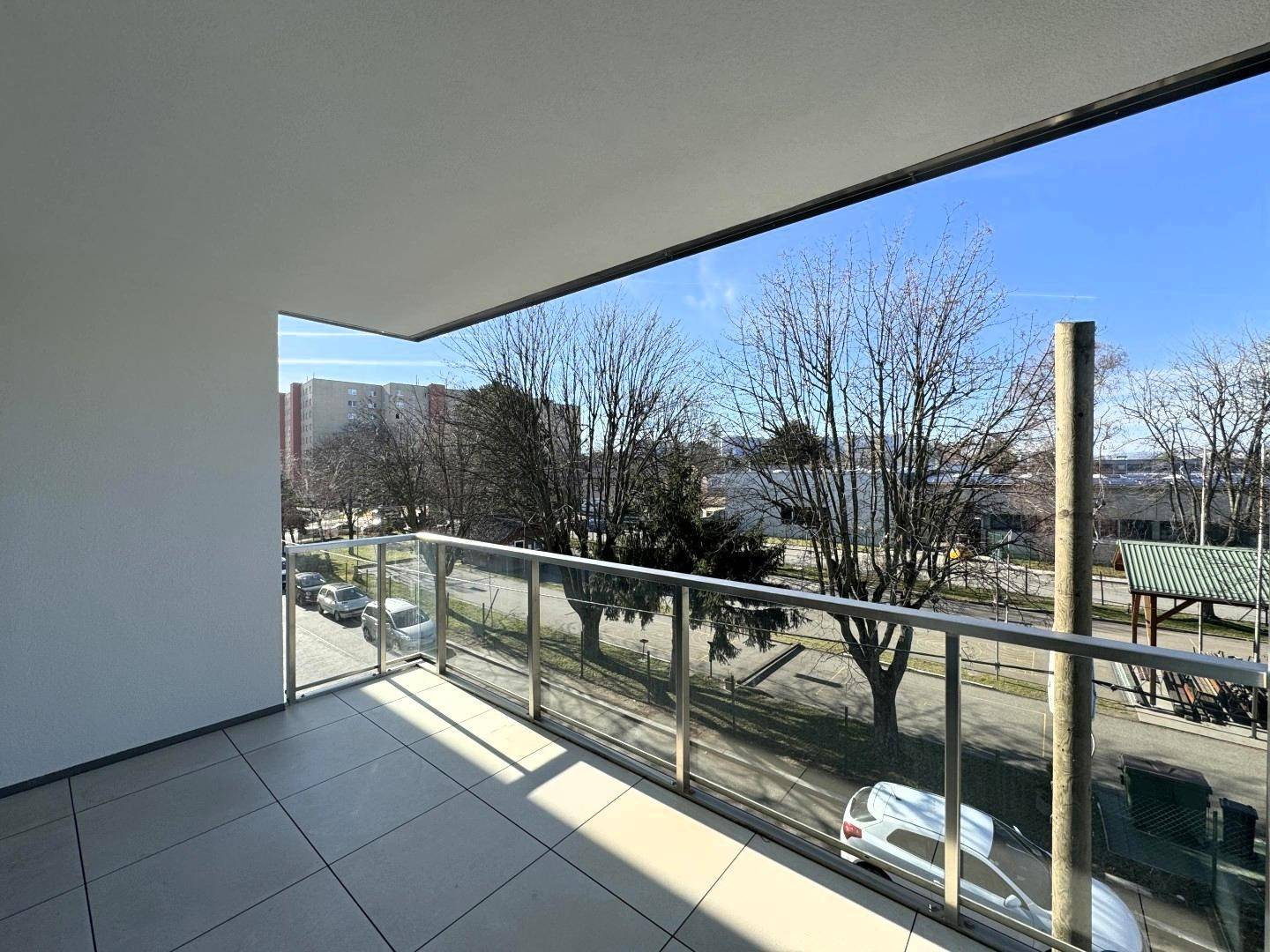 Apartment near U1 Leopoldau Newly Built Terrace