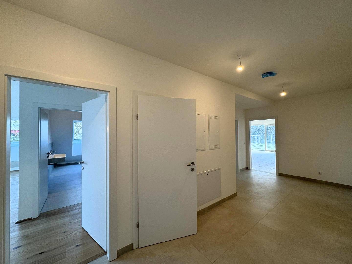 Wohnung nahe U1 Erstbezug mit zwei Terrassen