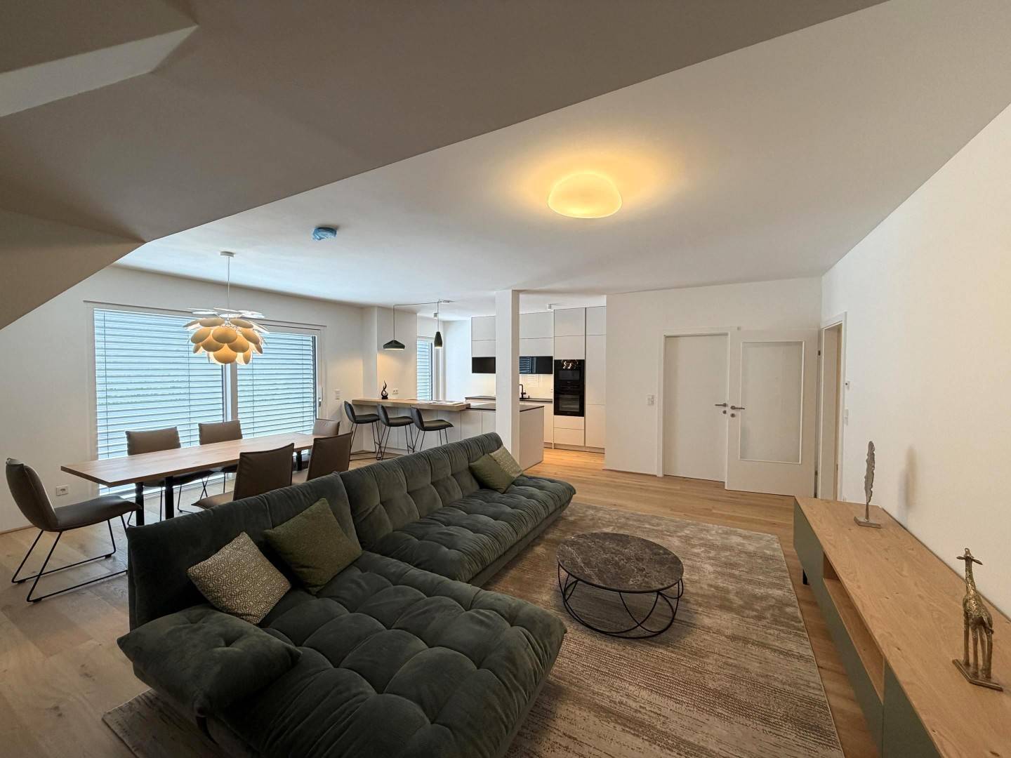 Wohnung nahe U1 Erstbezug mit zwei Terrassen