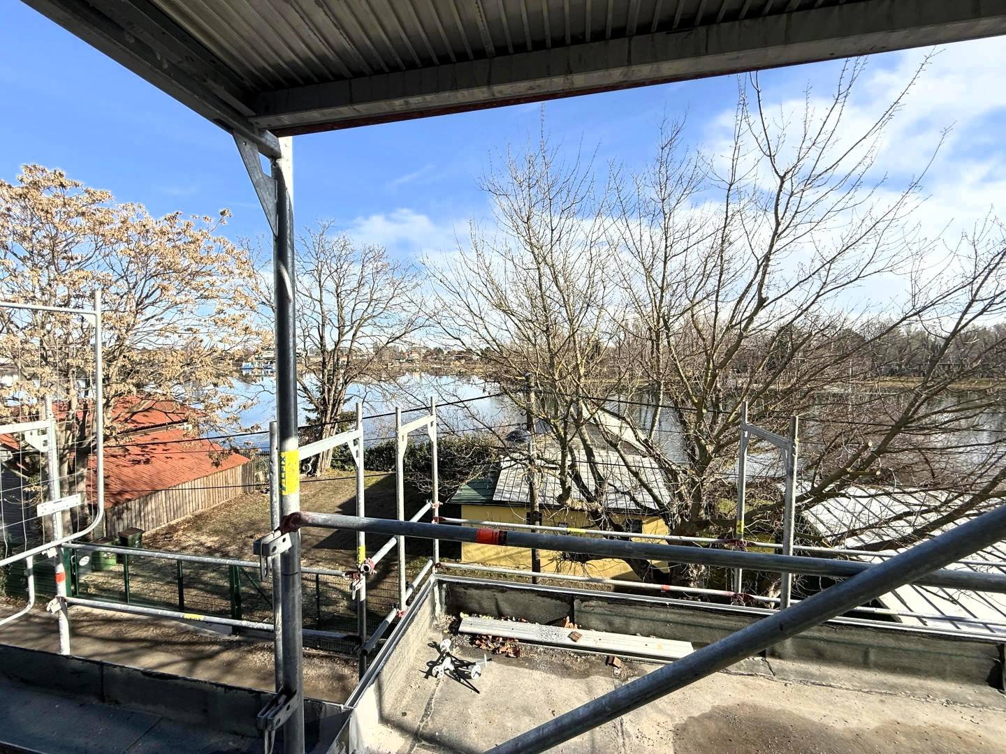 Dachgeschosswohnung mit Blick auf die Alte Donau