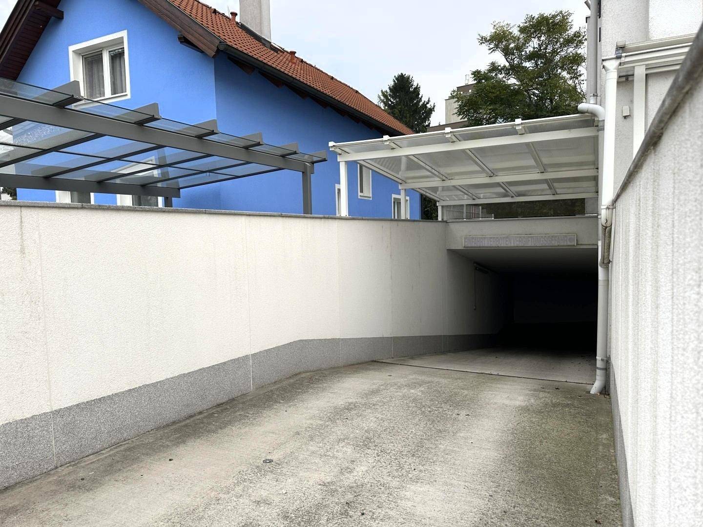 2 Auto-Abstellplätze in Tiefgeschossgarage zu verkaufen // 2 parking spaces in underground garage for sale //