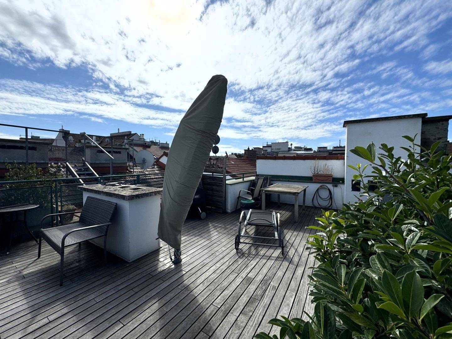 Top floor apartment with two terraces