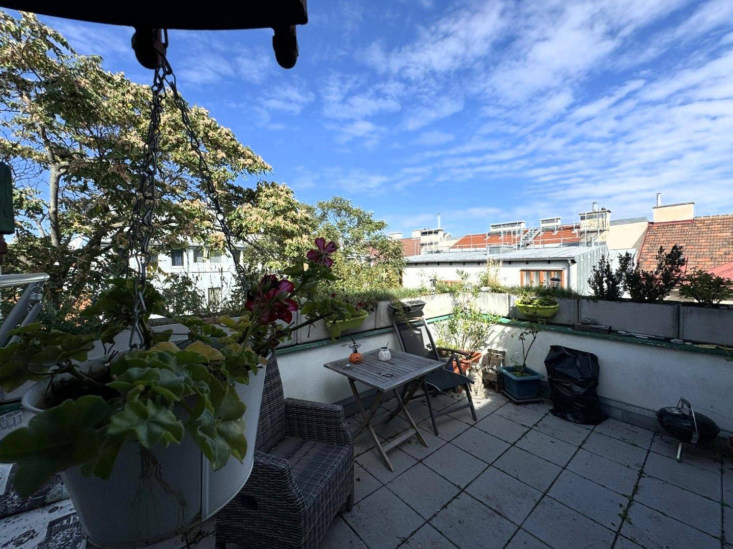 Top floor apartment with two terraces