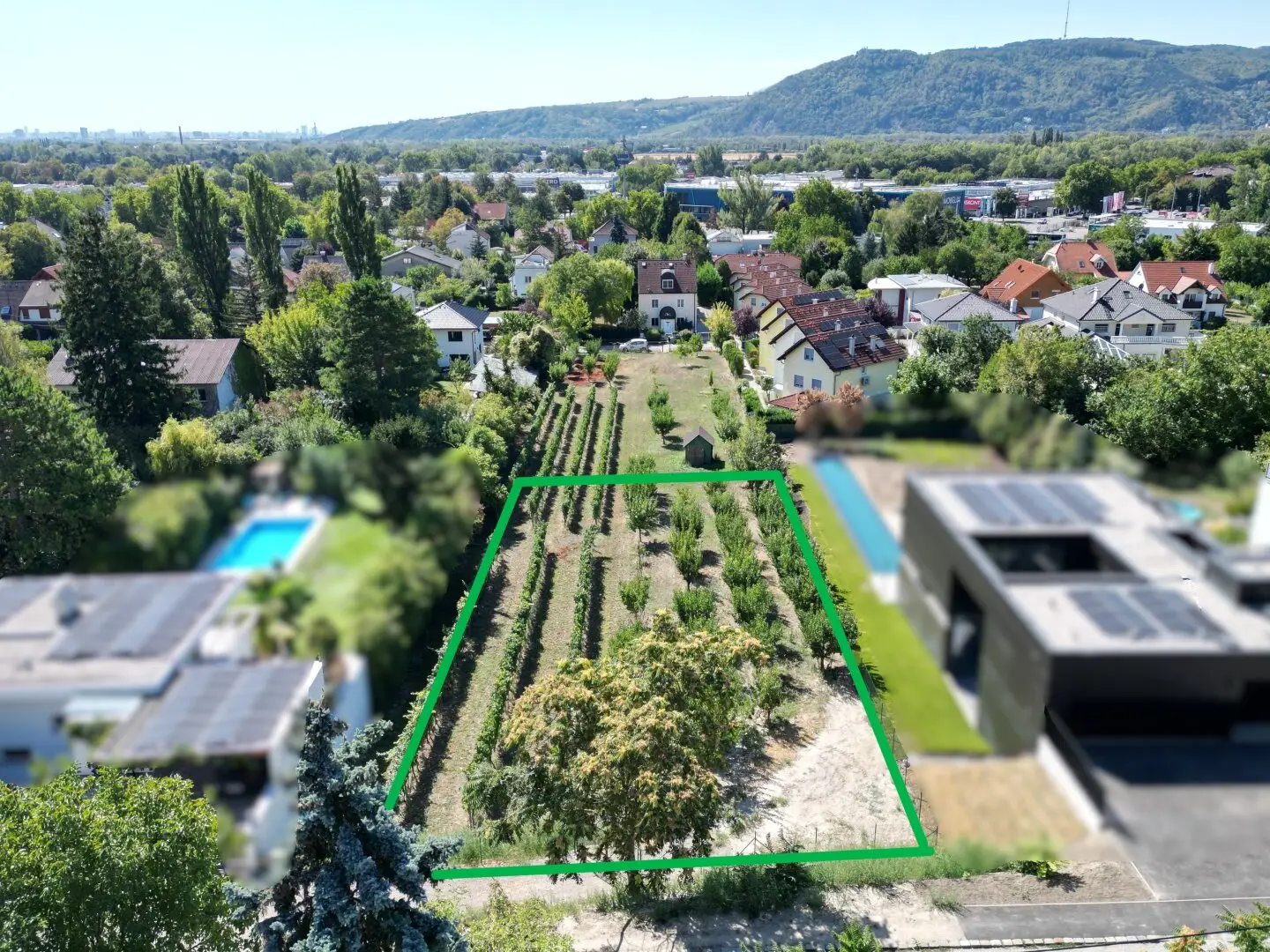 Villa construction plot (1,335 m²) in the Langenzersdorfer Kellergasse at the foot of the Bisamberg