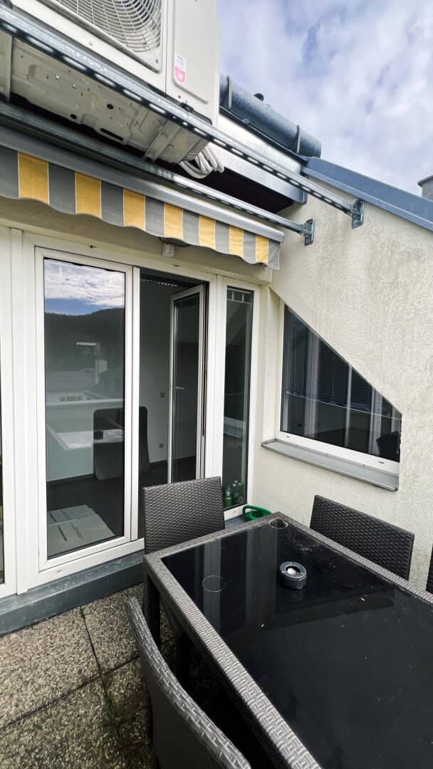 Dachgeschoß-NEUBAU-Wohnung mit 3 Zimmern! Inkl. 2 Kfz-Stellplätzen!