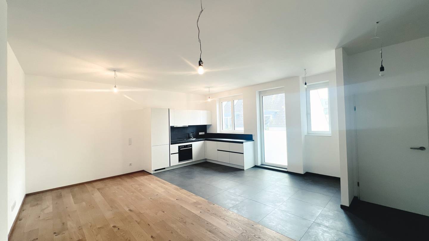 Dachgeschosswohnung mit Wohnküche und Balkon