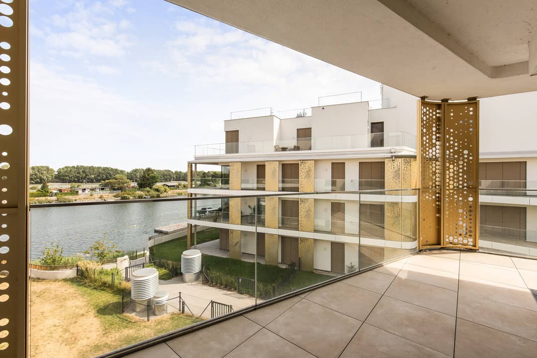 Wohnung am Wasser mit privatem Badesteg und Spa