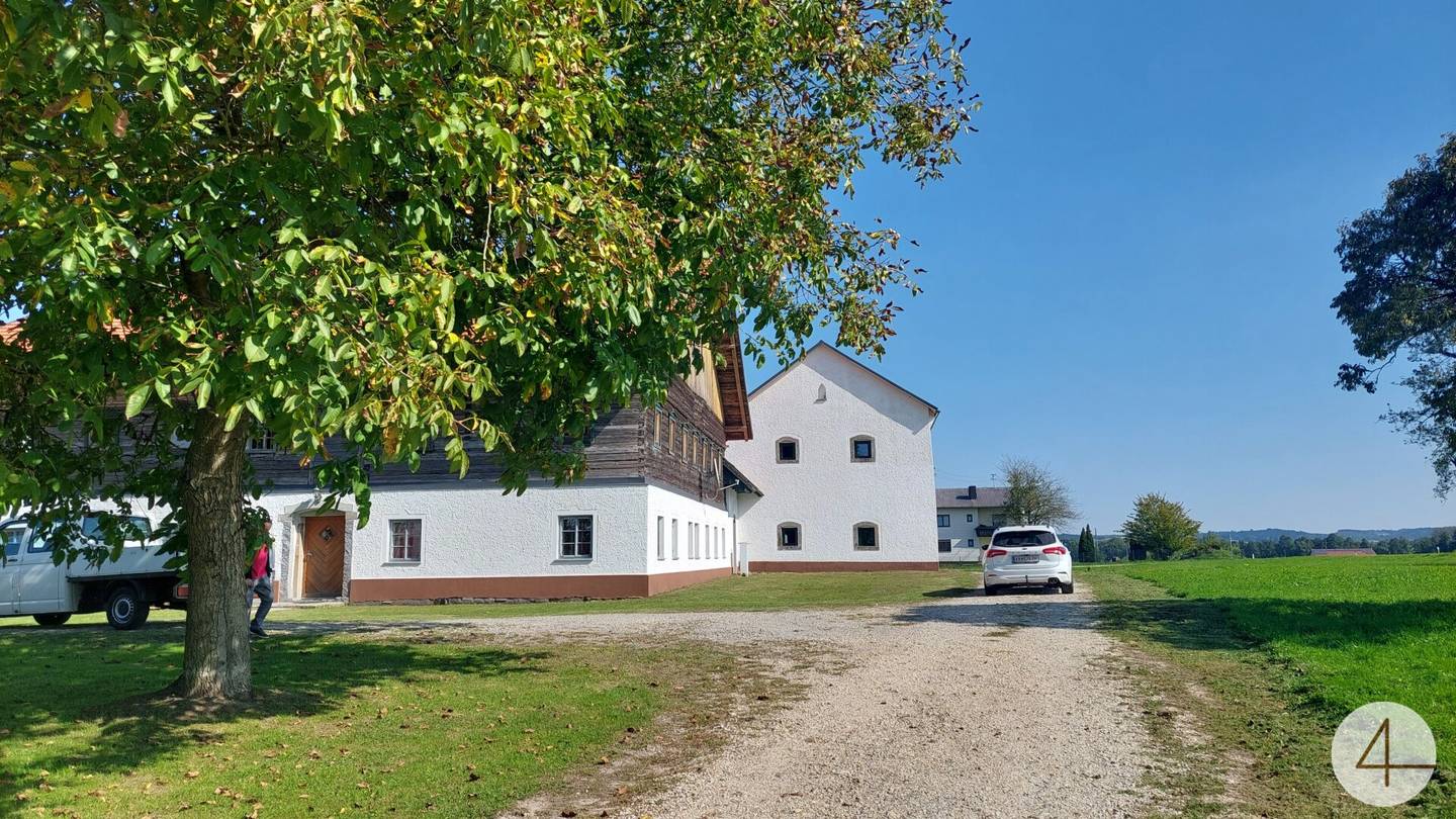Bauernhaus mit Pferdehaltung in Utzenaich