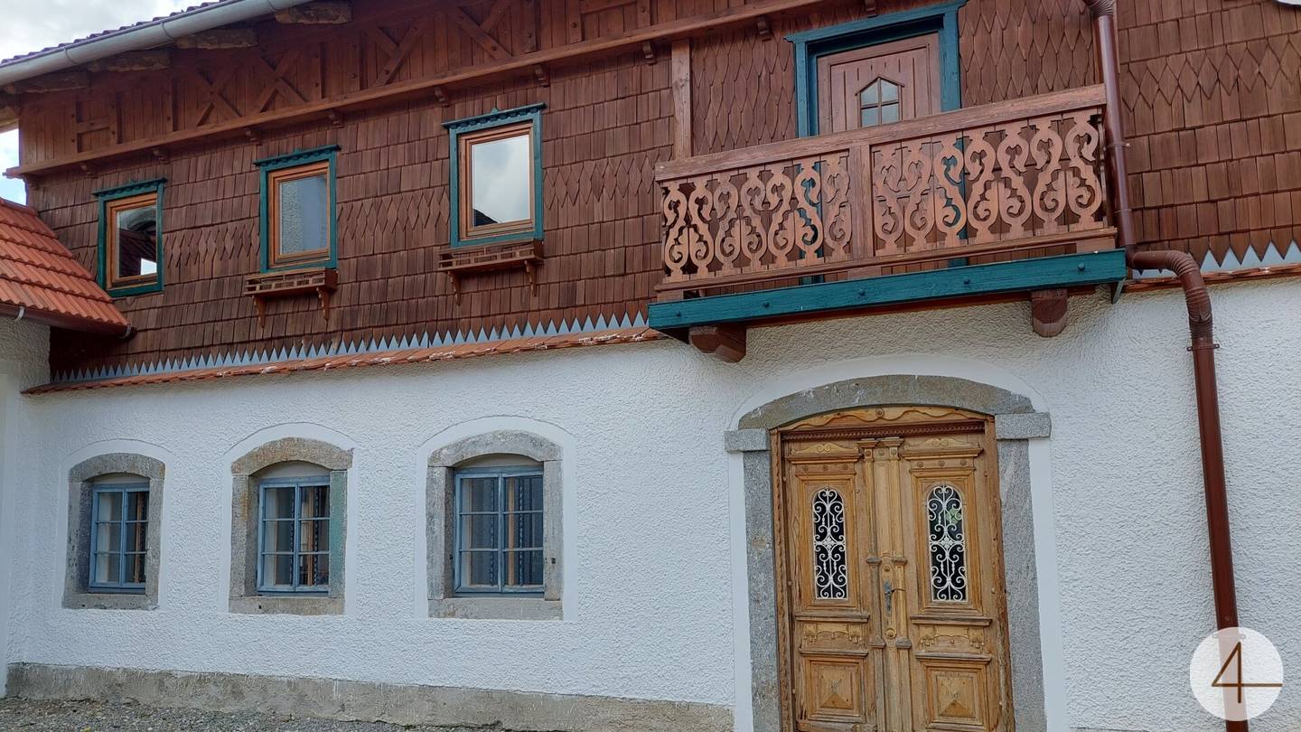 Bauernhaus mit Pferdehaltung in Utzenaich