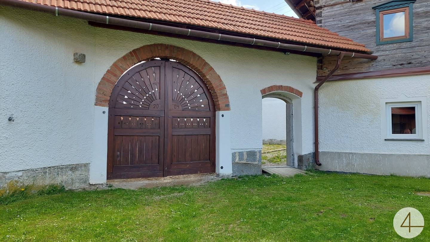 Bauernhaus mit Pferdehaltung in Utzenaich