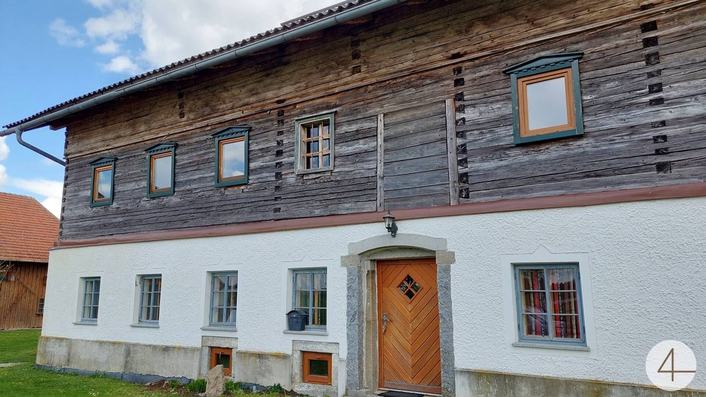 Bauernhaus mit Pferdehaltung in Utzenaich