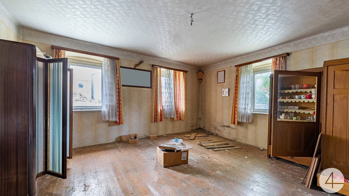 Bauernhof mit großem Stadel in ruhiger Lage