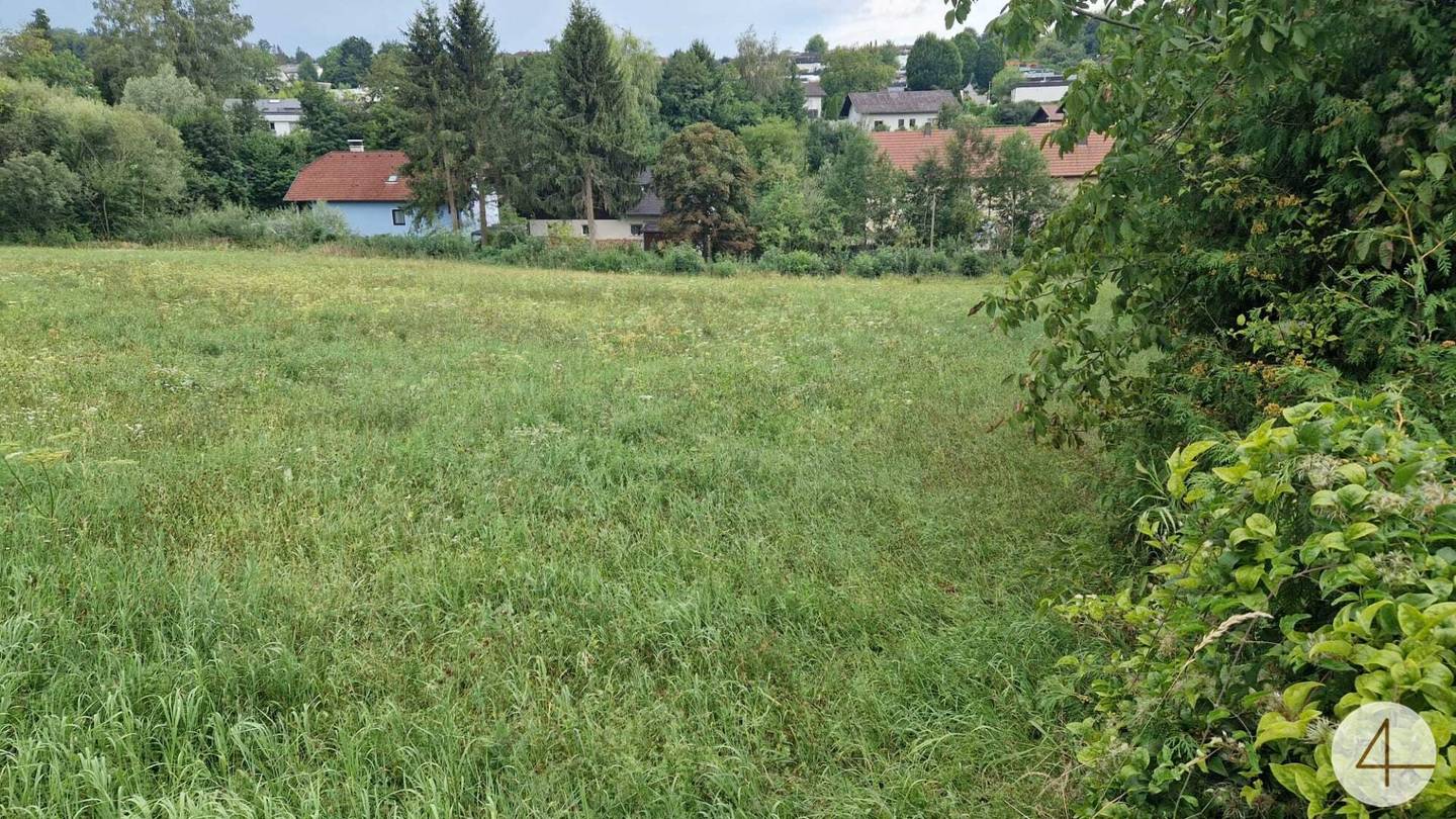 Grundstück an der B138 in Thalheim bei Wels