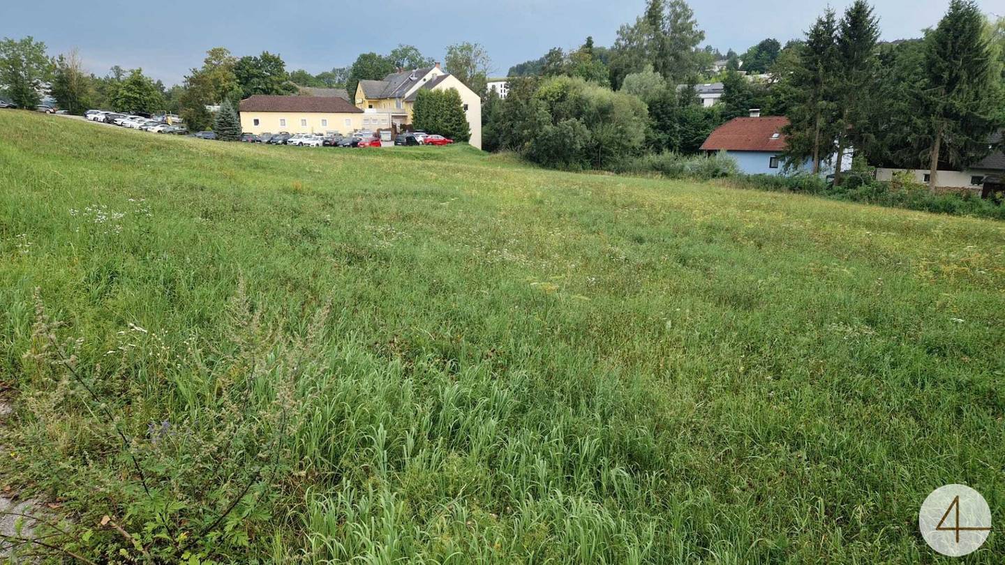 Grundstück an der B138 in Thalheim bei Wels