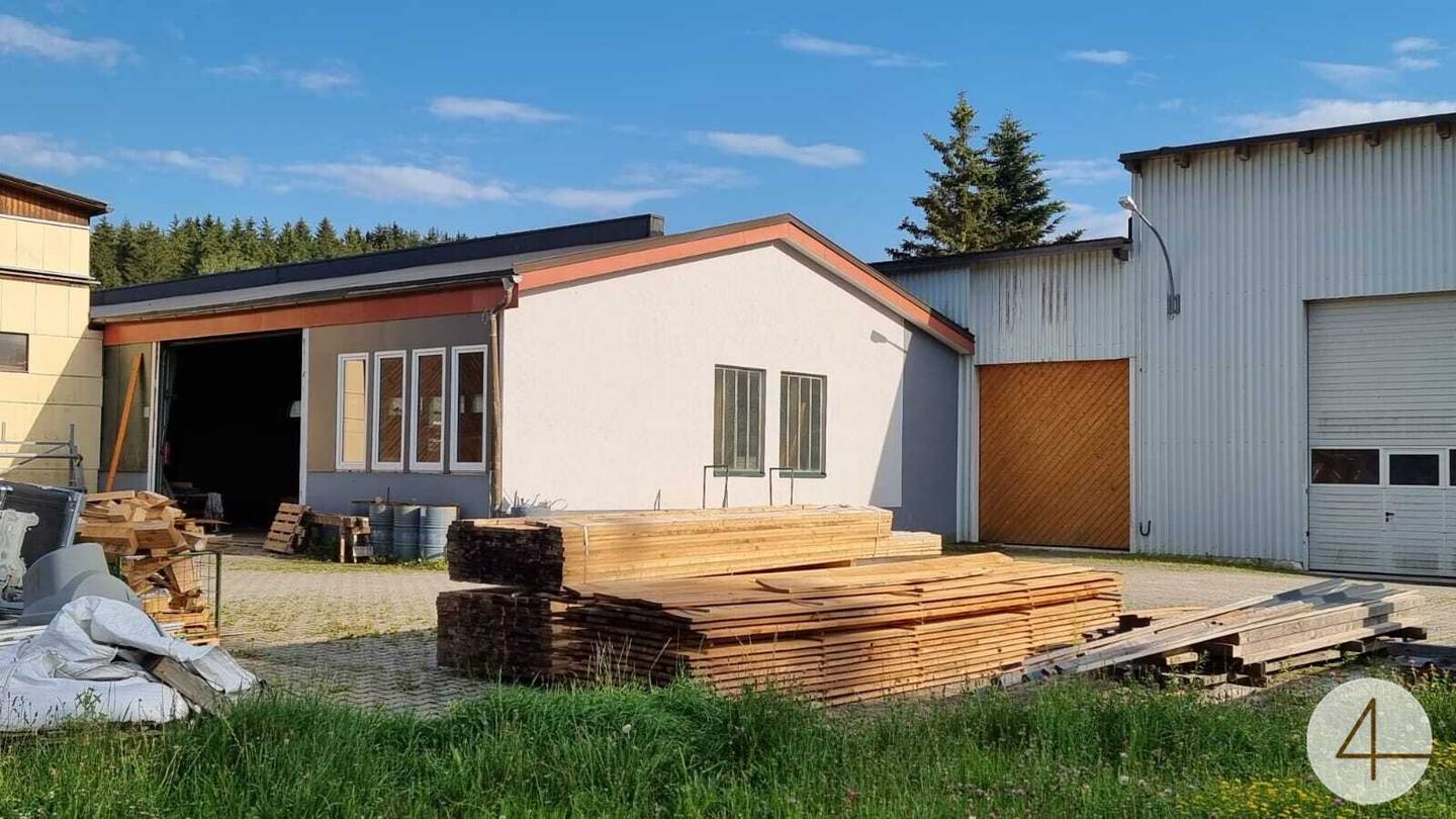 Gewerbeobjekt Litschau mit Hallen und Wohnungen