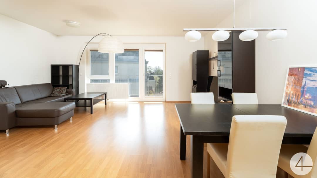 Wohnung mit Loggia ins Grüne und Küche