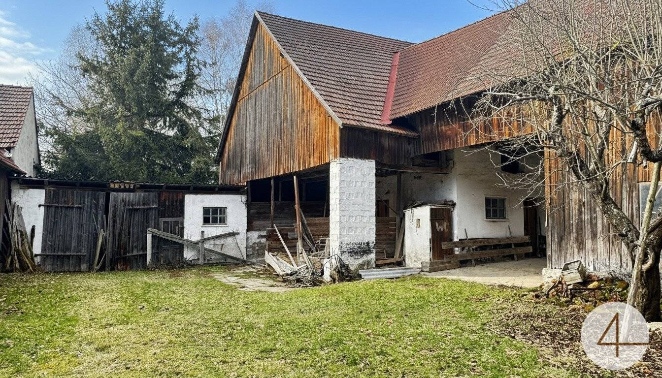 Bauernhof mit Hof und Wiese in ruhiger Ortschaft