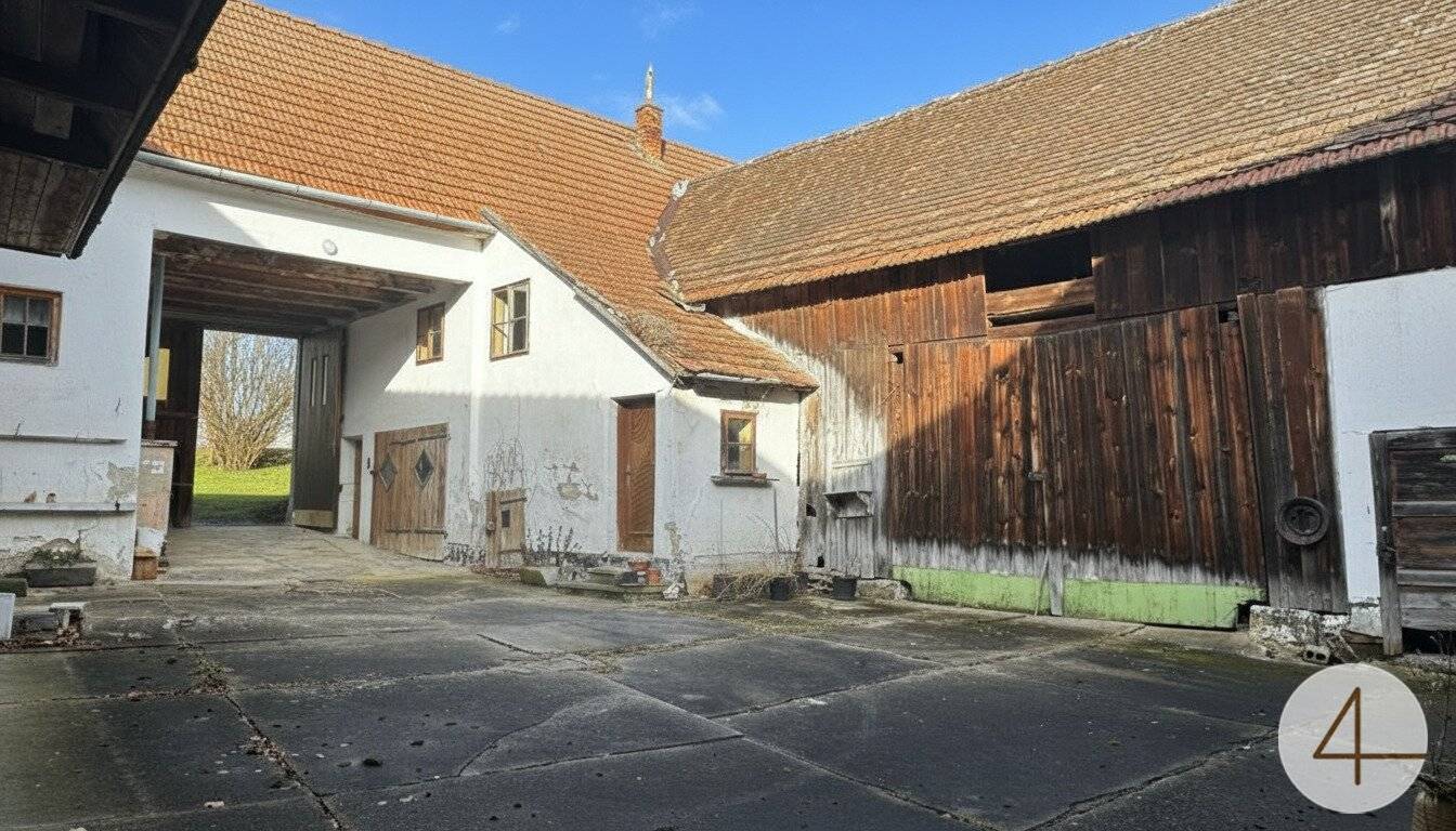 Bauernhof mit Hof und Wiese in ruhiger Ortschaft