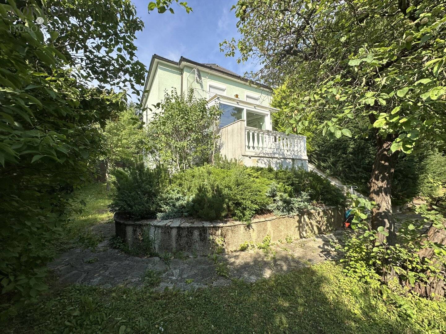 Privileged Location - generous plot with house in the heart of Grinzing