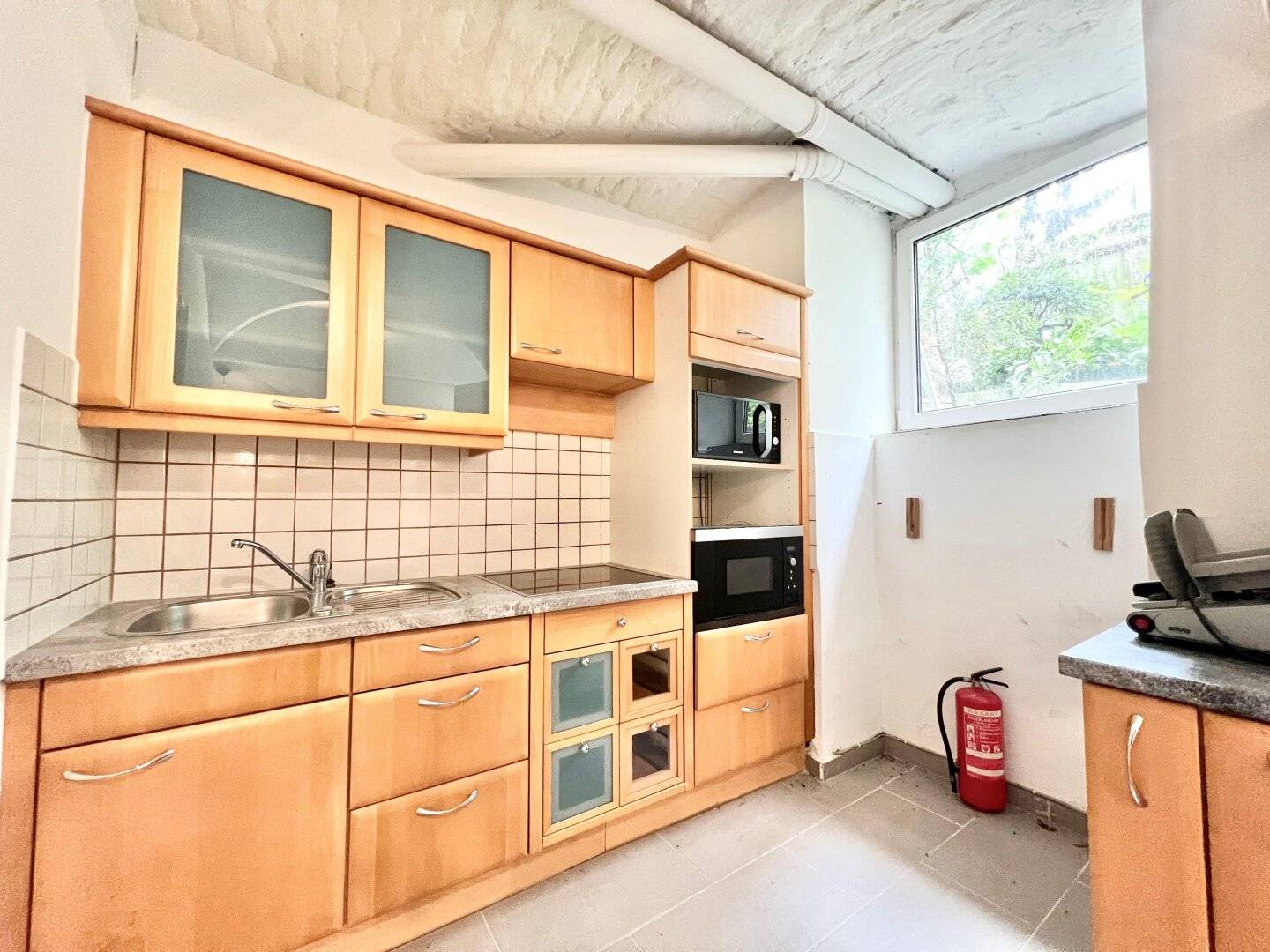 Nussdorf: Quiet commercial unit in the courtyard with kitchen and bathroom near the Danube &amp; U4