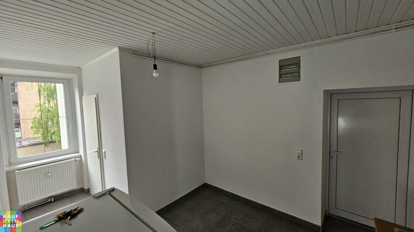 Freshly renovated 1 room apartment with kitchen