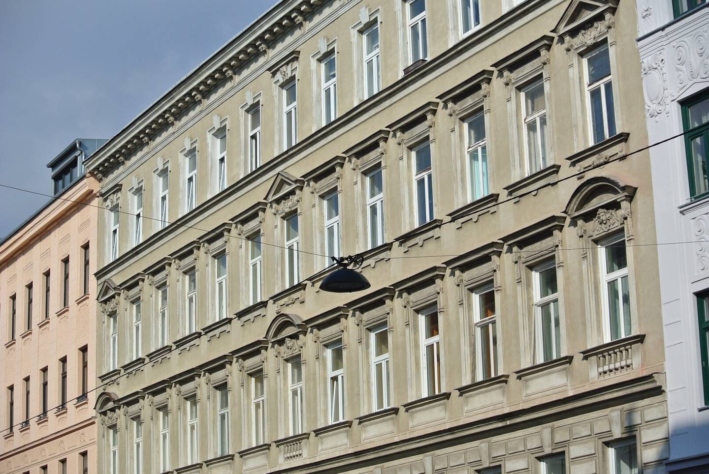 ANLAGE- Altbauwohnung mit Charme und Potential Nähe Sandleitengasse- unbefristet vermietet.