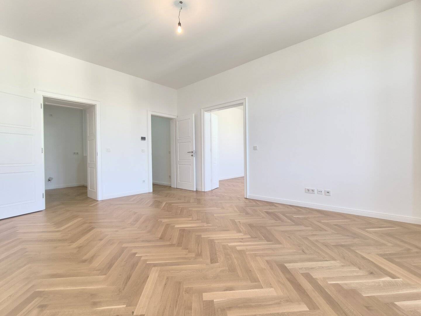 Stilvolle Altbauwohnung in Wien 3. mit Loggia, 5 Zimmer großzügig