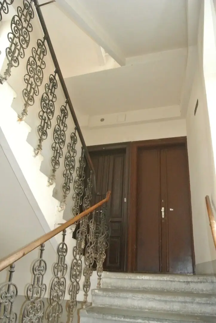 Old building apartment Ottakring U3 high ceilings