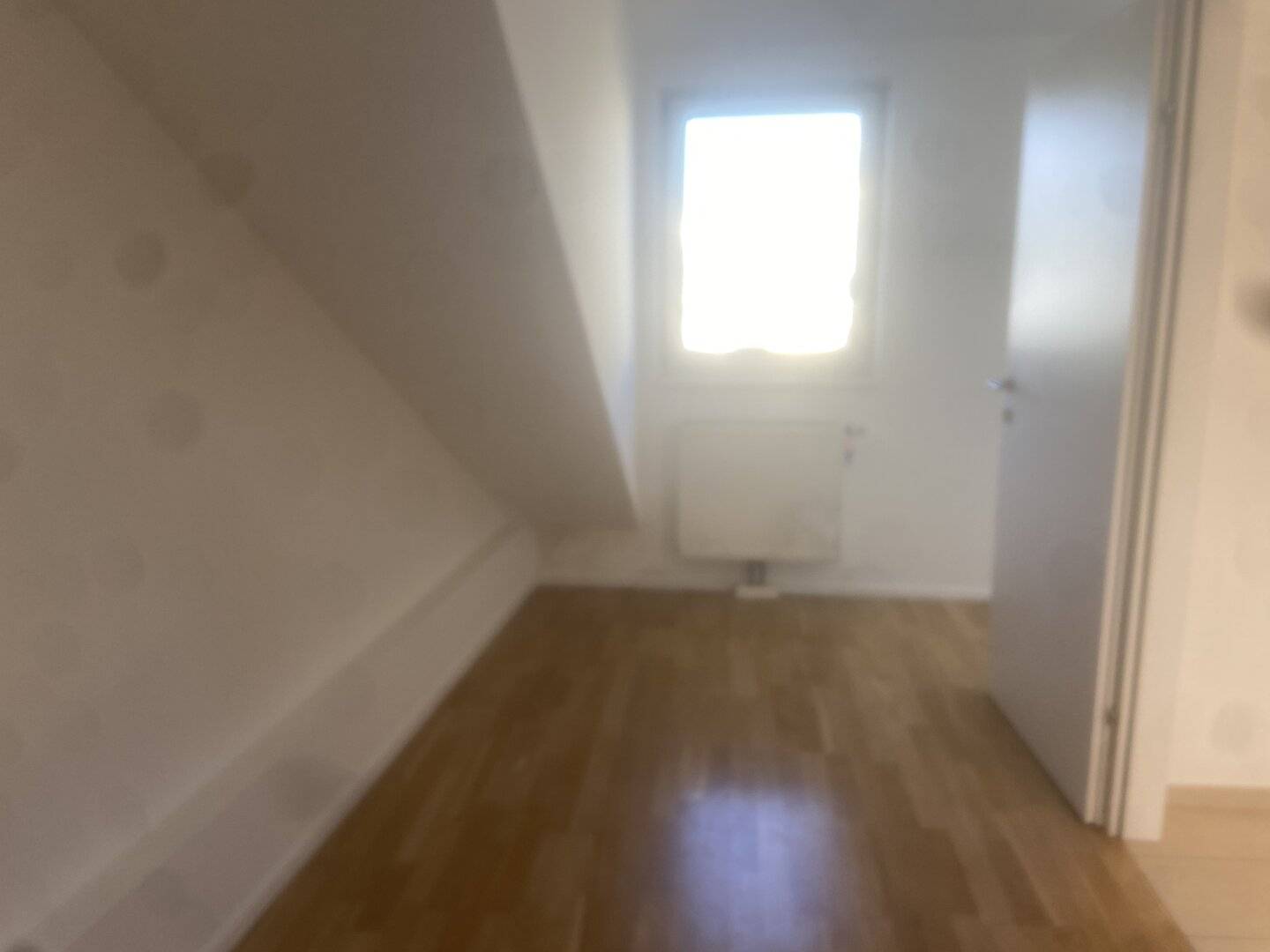 Dachgeschosswohnung mit hohen Decken nahe U Bahn