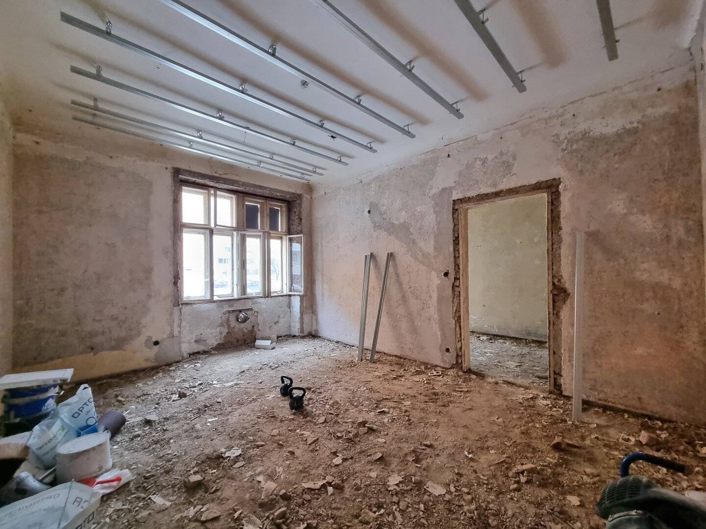 Nähe U3 und U4 - Sanierungsbedürftige tolle Altbauwohnung- Ihre Chance zur Selbstverwirklichung