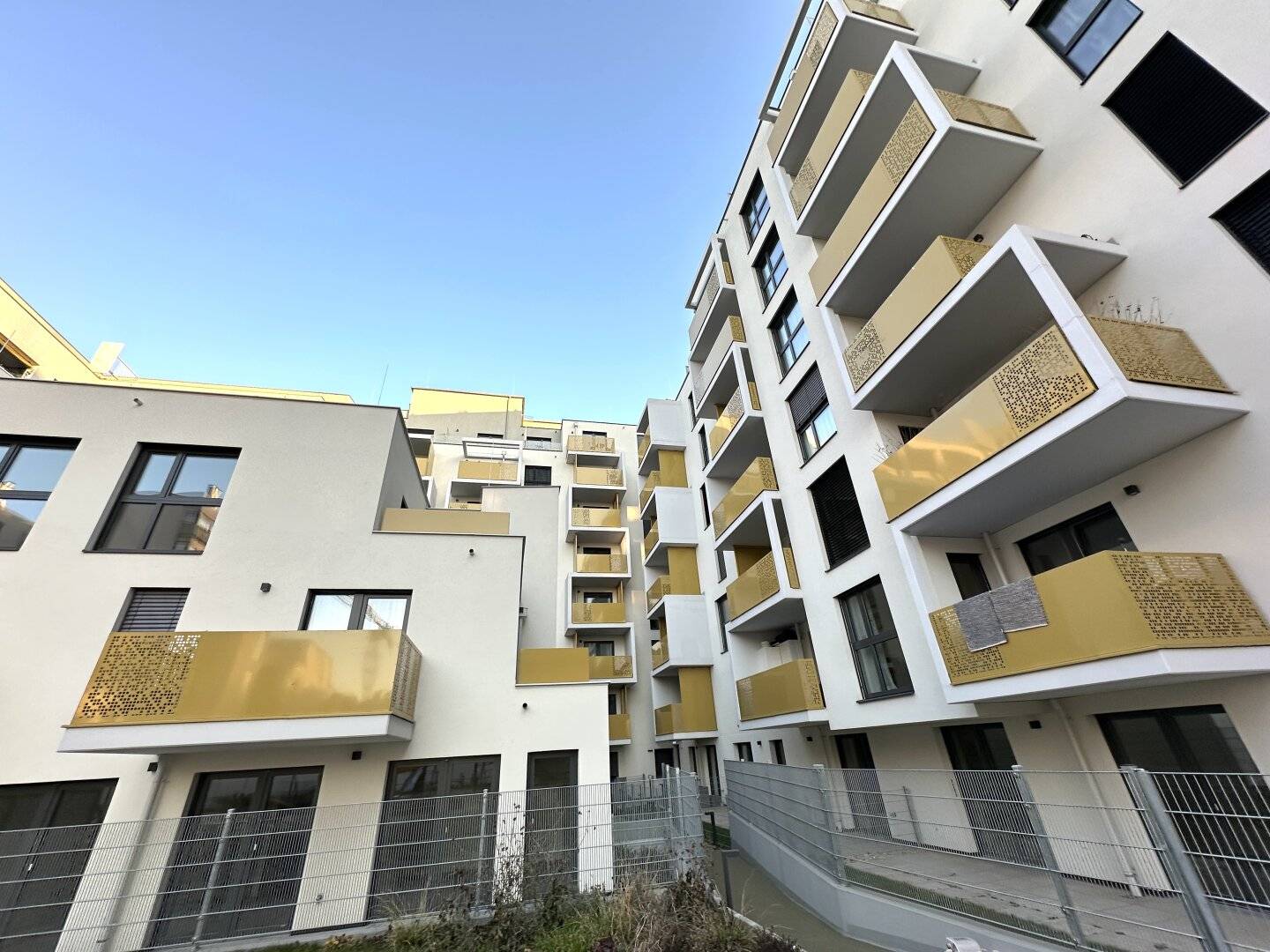 Willkommen zu Hause! Traumhafte 3-Zimmer Wohnung mit fast 40m2 Wohnzimmer! Neubau-Erstbezug & Provisionsfrei!