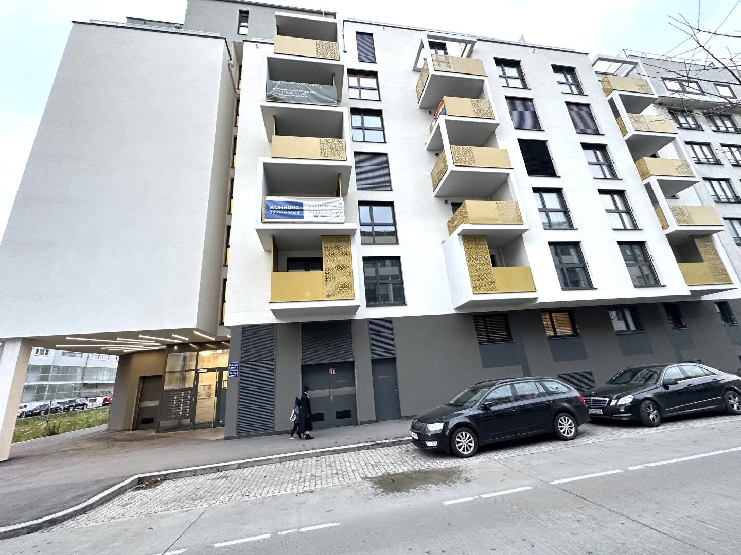 Willkommen zu Hause! Geräumige 3-Zimmer Wohnung mit 3 Terrassen in absoluter Ruhelage beim Kirschblütenpark - Erstbezug und Provisionsfrei!