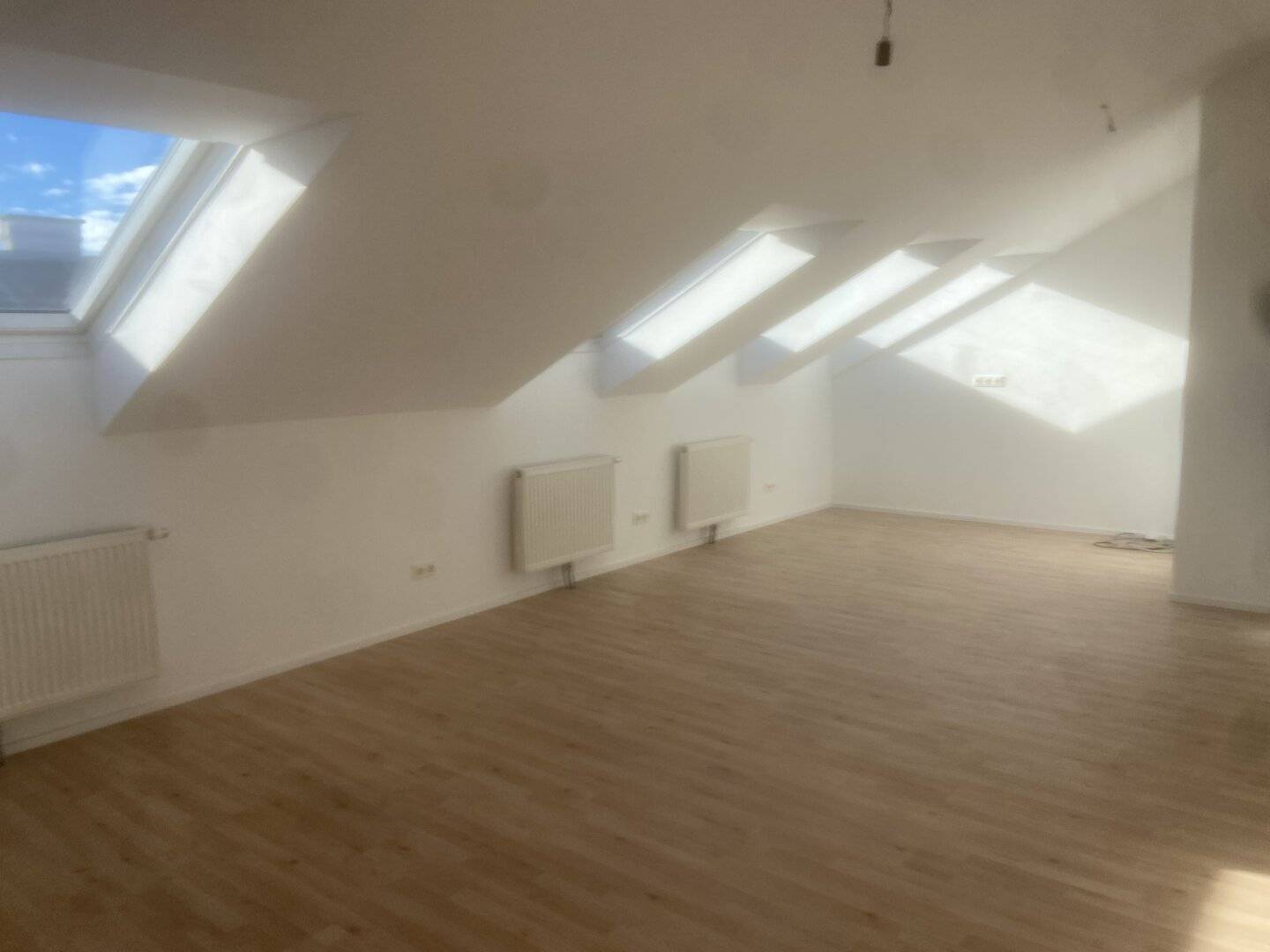 Attic apartment with classic charm near U1