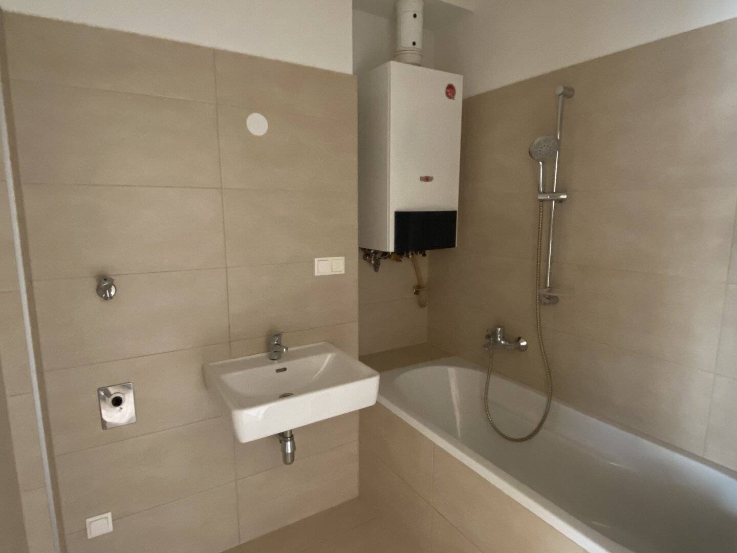 Wohnung nahe U1 Reumannplatz Altbau stilvoll