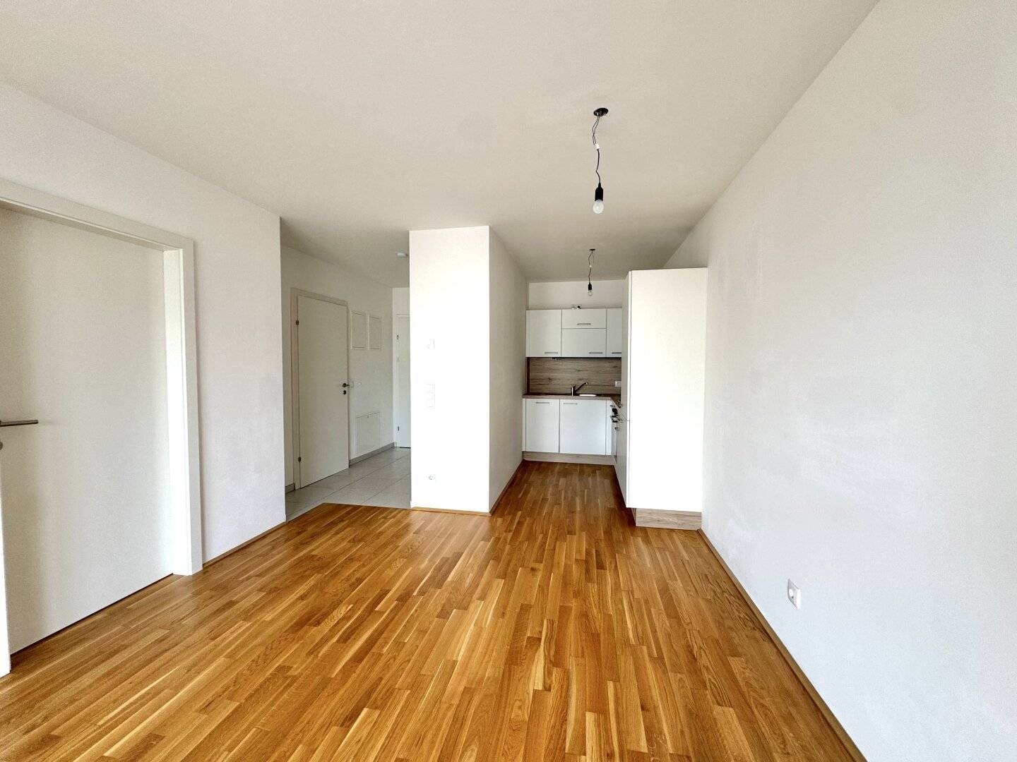 Newly built apartment with underfloor heating balcony and fitted kitchen