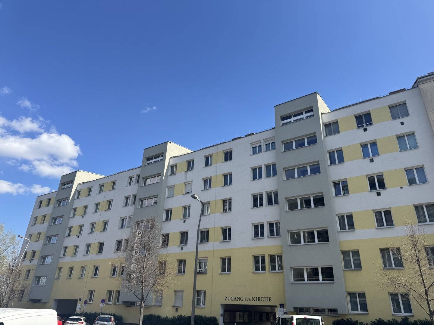 Investment in a great location - living with distant view