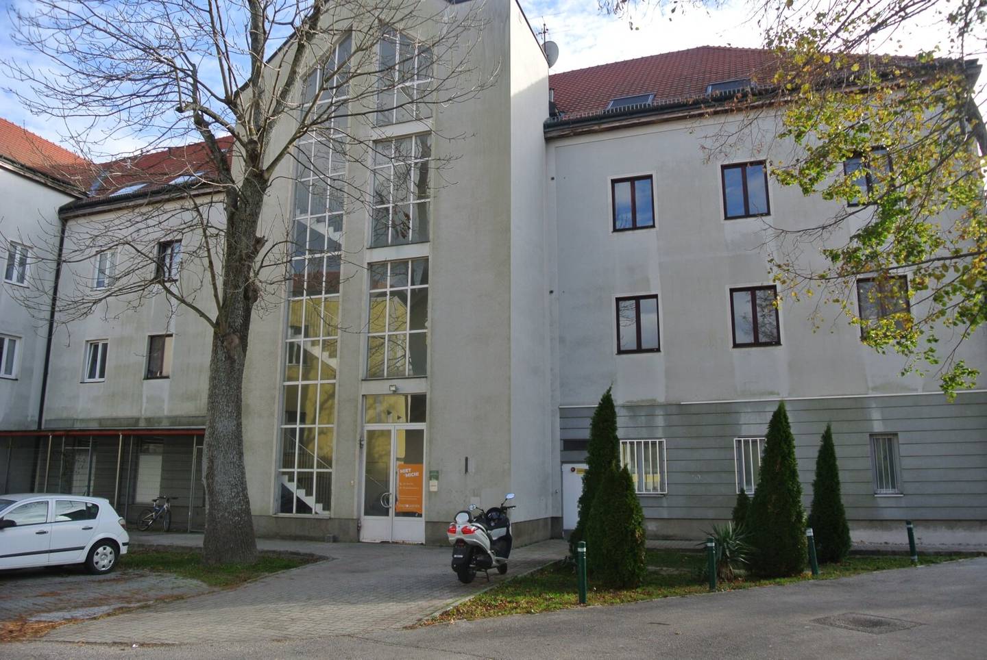 Sunny apartment near the station and the center only 16 min by S-Bahn to U6 Wien Meidling