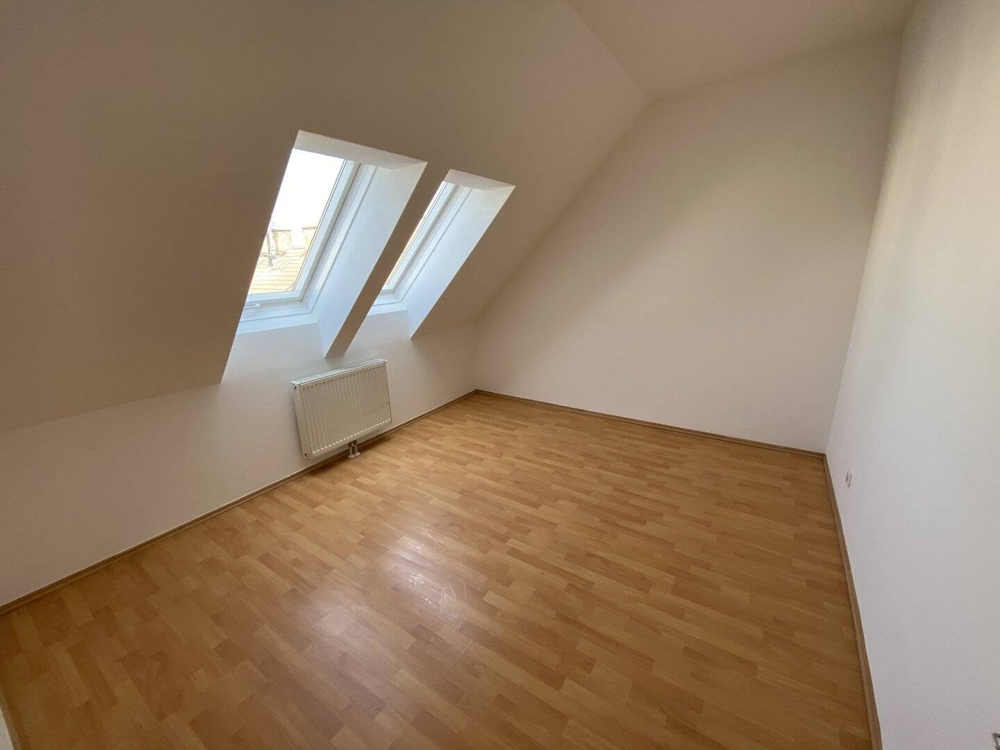 Helle 2-Zimmer-Dachgeschosswohnung – Sofort verfügbar!
