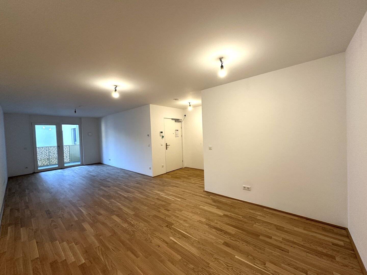 Hier wartet ein TOP-Investement auf Sie! Traumhafte 3-Zimmer Wohnung mit fast 40m2 Wohnzimmer und bereits eingebauter Küche! Neubau-Erstbezug & Provisionsfrei!