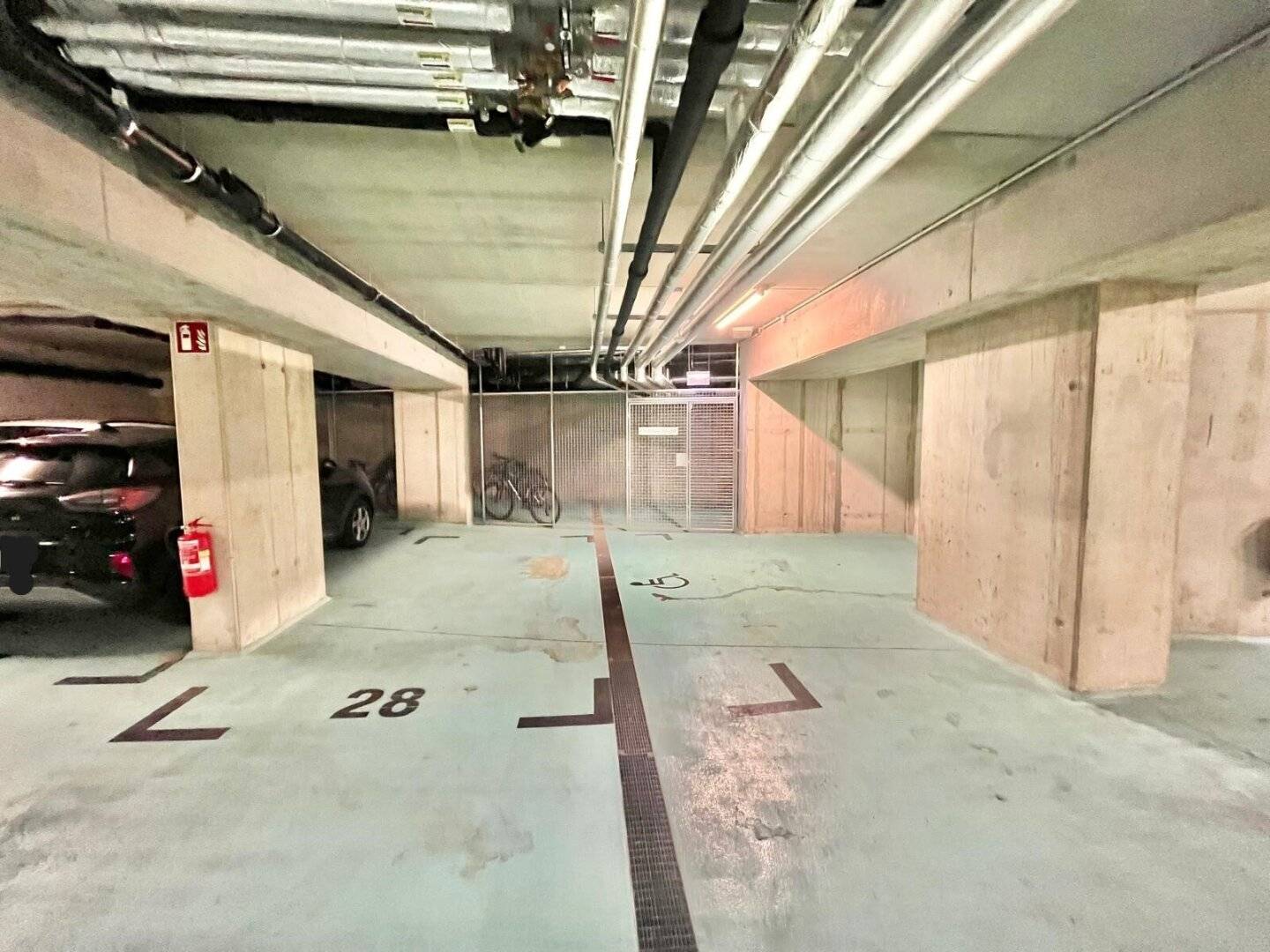 Parking spaces in the 11th district for rent Inquire now
