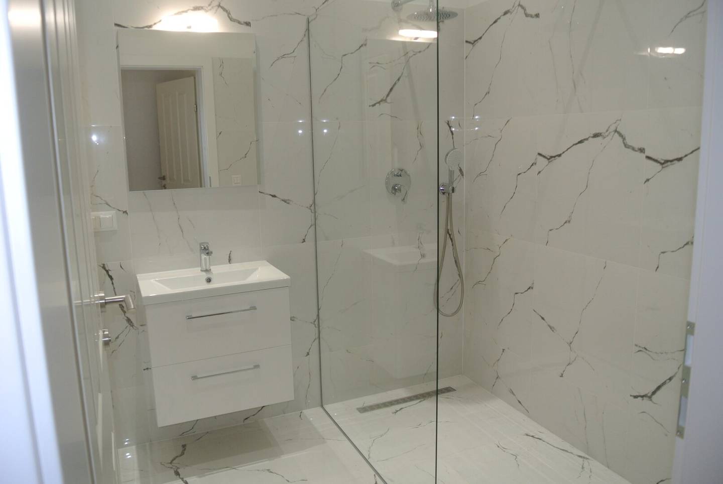 Toll sanierte 3 Zimmer Altbauwohnung- Charmante Details- Nähe U4- Unter St. Veit und U3 Hütteldorfer Straße