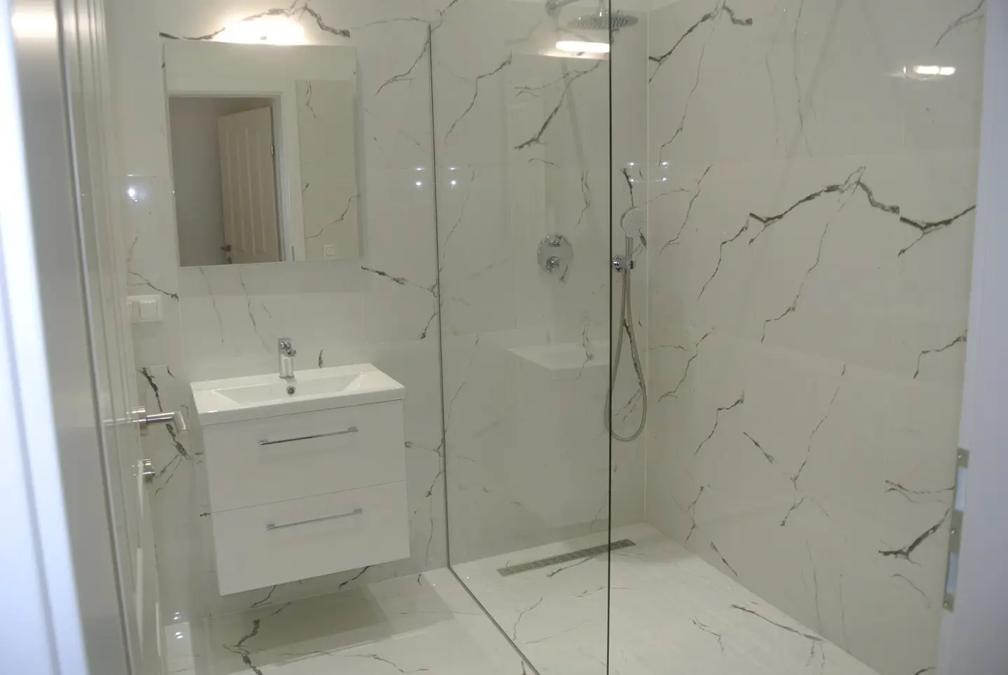Toll sanierte 3 Zimmer Altbauwohnung- Charmante Details- Nähe U4- Unter St. Veit und U3 Hütteldorfer Straße