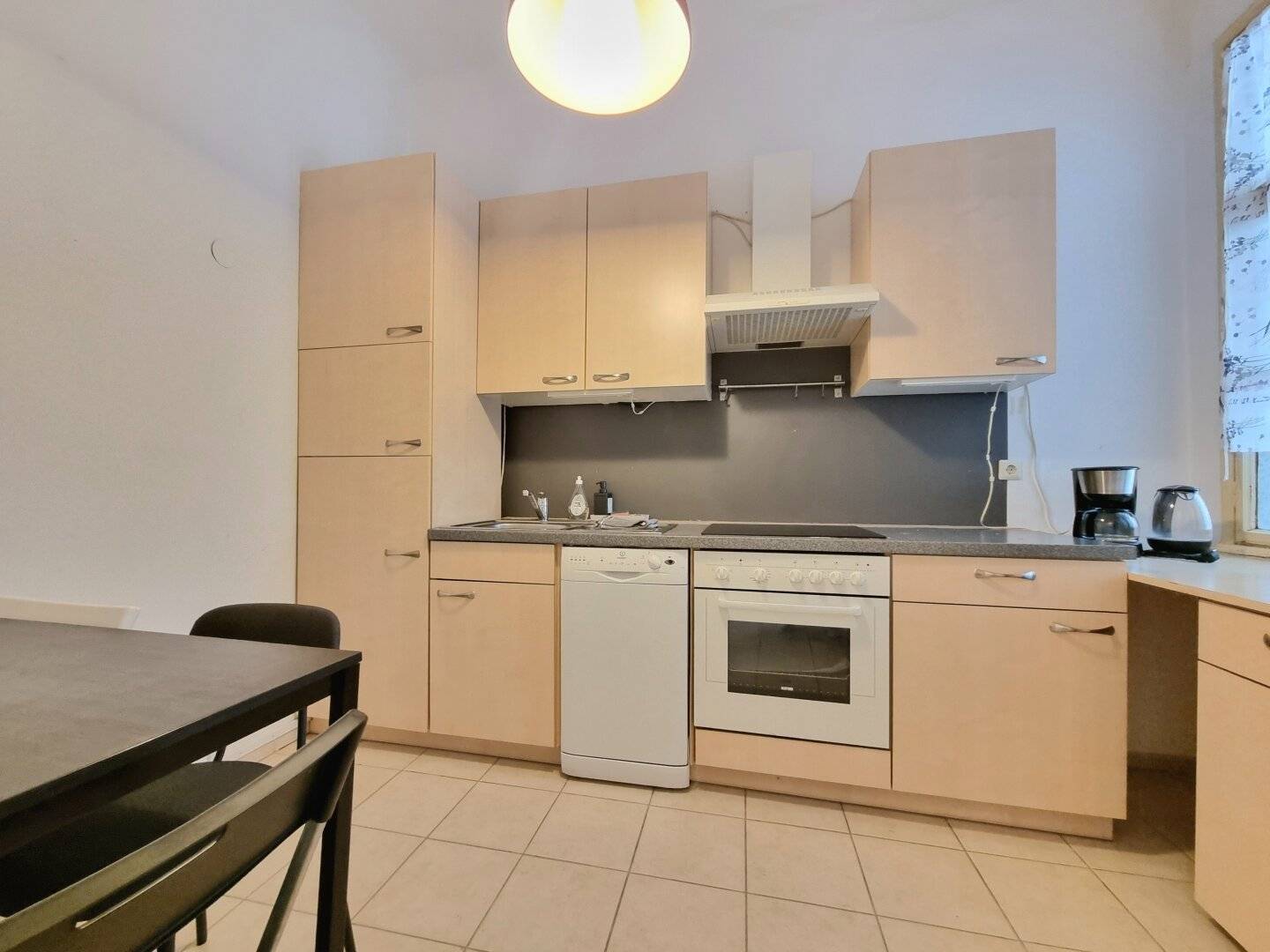Tolle Lage Nahe Hernalser Hauptstr. - Großzügige 1 Zimmer Altbauwohnung - Bahnhof Hernals in der Nähe