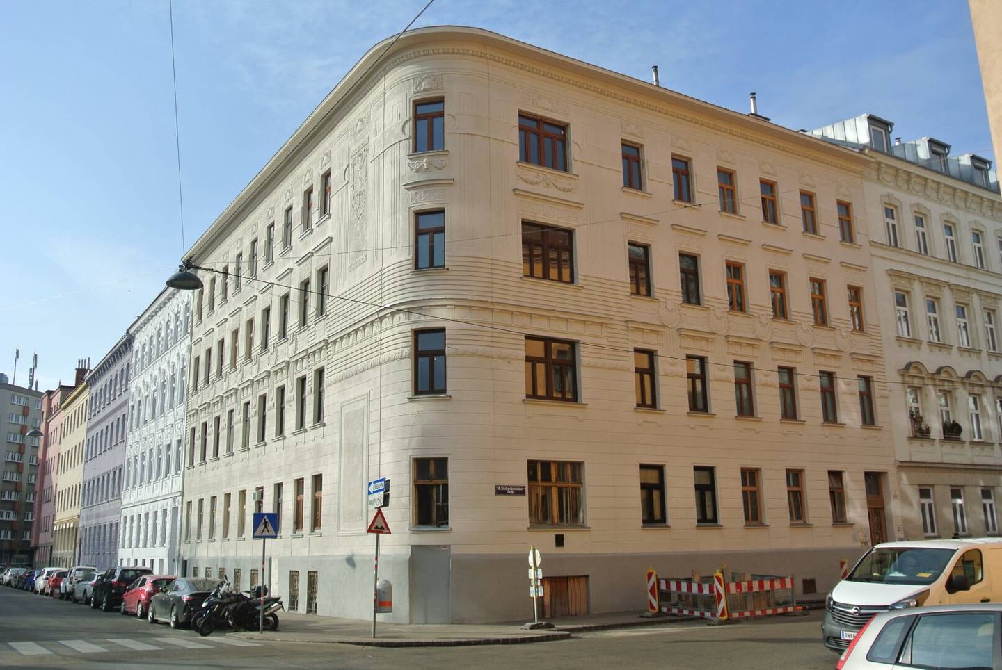 Top Altbau- 2 Zimmer mit tollen, charmanten Details- Elegantes Wohnen Nähe U3 Hütteldorfer Straße und U4