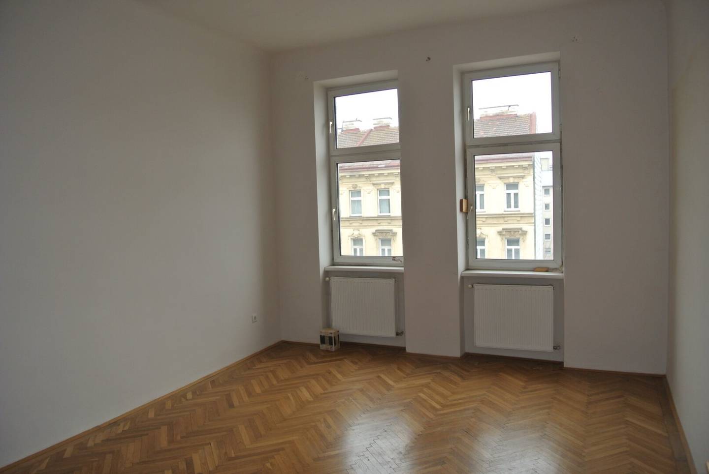 Tolle Altbauwohnung mit viel Potential- Top Anlage, in nur 5 Min. bei der U1- WOHNEN im Herzen des Bezirks