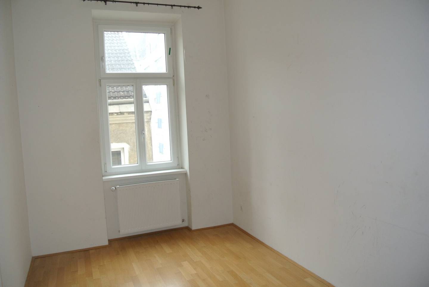 Tolle Altbauwohnung mit viel Potential- Top Anlage, in nur 5 Min. bei der U1- WOHNEN im Herzen des Bezirks